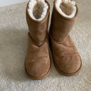 Uggs girl boots size 4